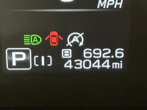 Used 2025 Subaru Crosstrek 2.0i Premium image 43