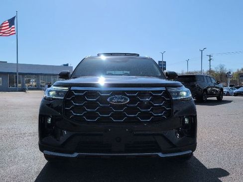 Used 2025 Ford Explorer Platinum AWD/4WD image 11