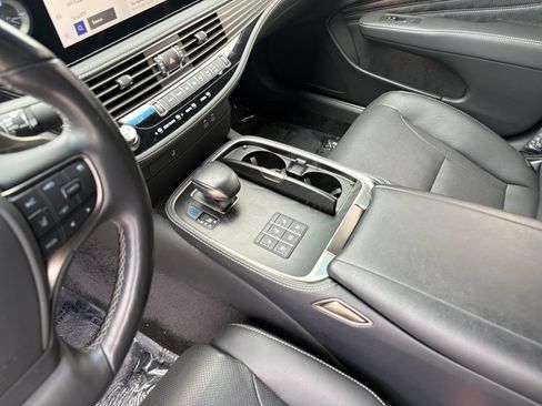 Used 2023 Lexus LS 500 w/ Accessory Package (Z2) RWD image 23