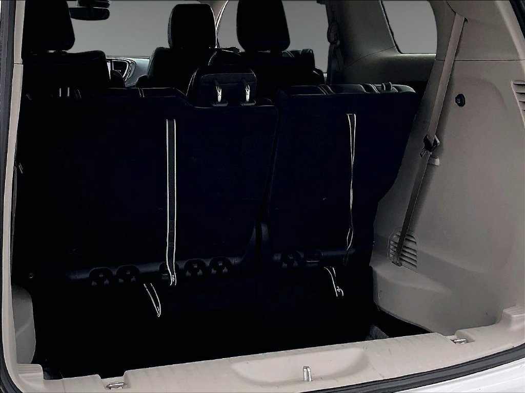 Used 2024 Chrysler Pacifica Limited FWD image 33