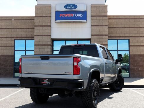 Used 2024 Chevrolet Silverado 2500 ZR2 w/ Technology Package AWD/4WD image 6