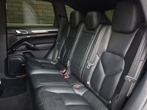 Used 2018 Porsche Cayenne AWD/4WD image 24