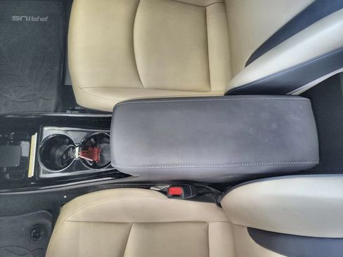 Used 2018 Toyota Prius Four FWD image 21