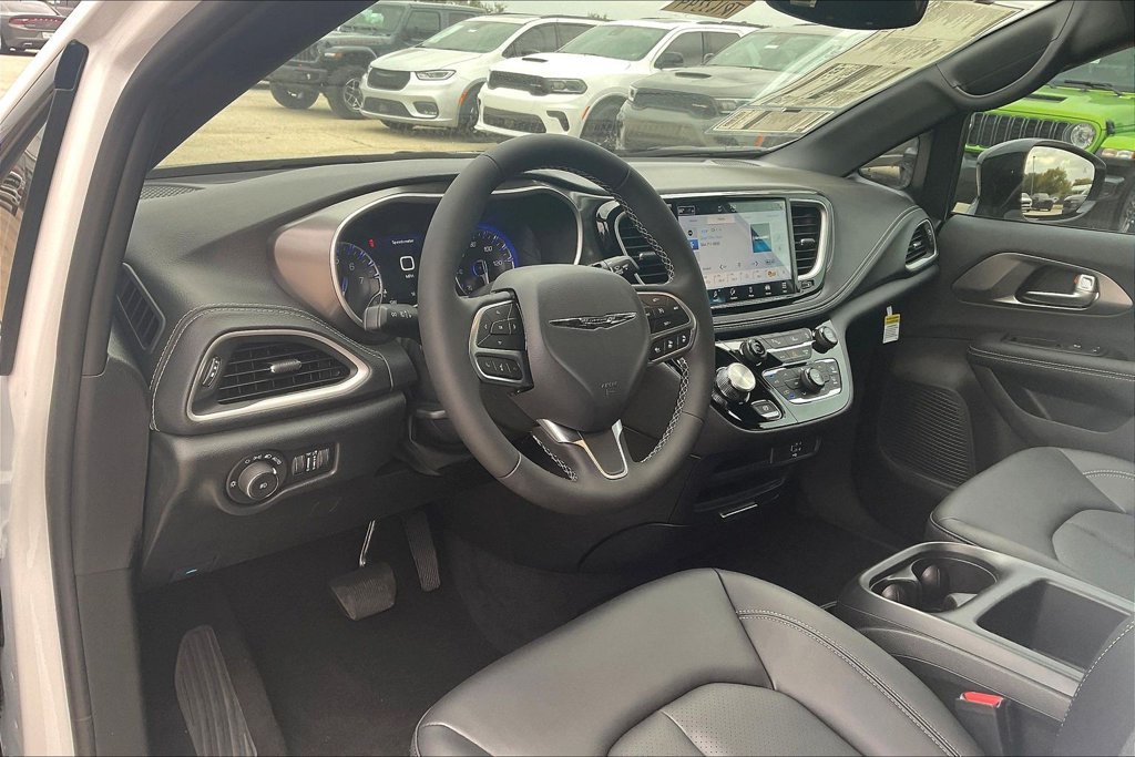 Used 2026 Chrysler Pacifica Select FWD image 20