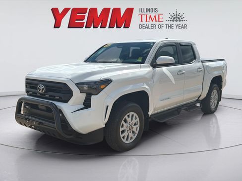 Used 2025 Toyota Tacoma SR5 AWD/4WD image 4