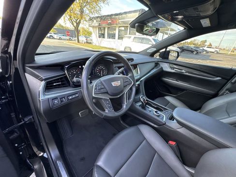 Used 2023 Cadillac XT5 Sportv w/ Technology Package image 10