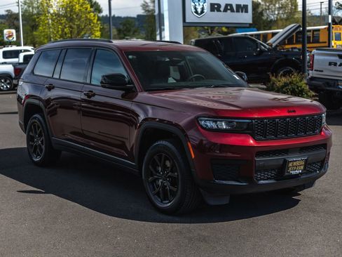 Used 2024 Jeep Grand Cherokee L Laredo AWD/4WD image 7