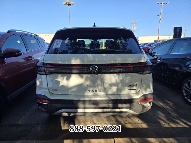 Used 2026 Volkswagen Taos SEL AWD/4WD image 3
