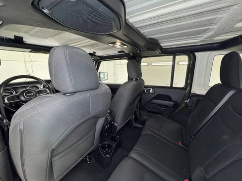 Used 2021 Jeep Wrangler Unlimited Sahara w/ Uconnect 4C Nav & Sound Group AWD/4WD image 16