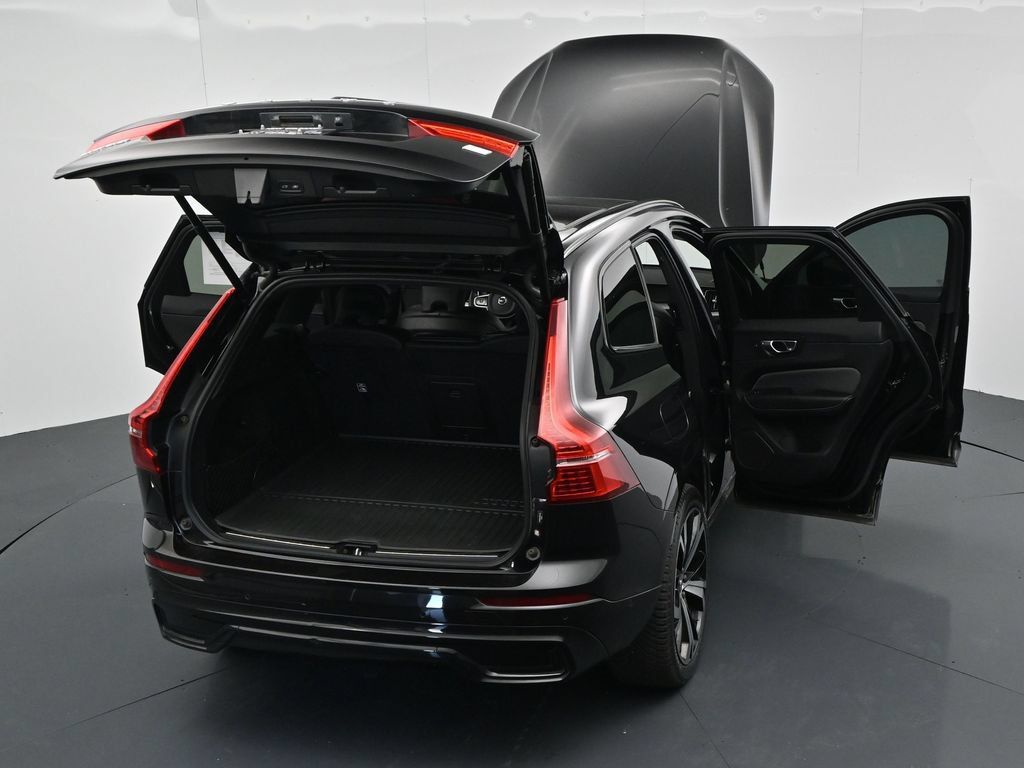 Used 2022 Volvo XC60 T8 R-Design w/ Advanced Package AWD/4WD image 17