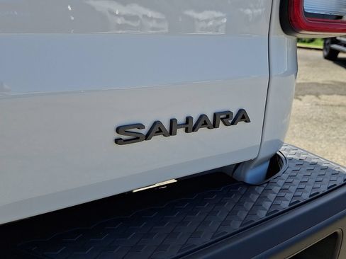 New 2026 Jeep Gladiator Sport AWD/4WD image 16