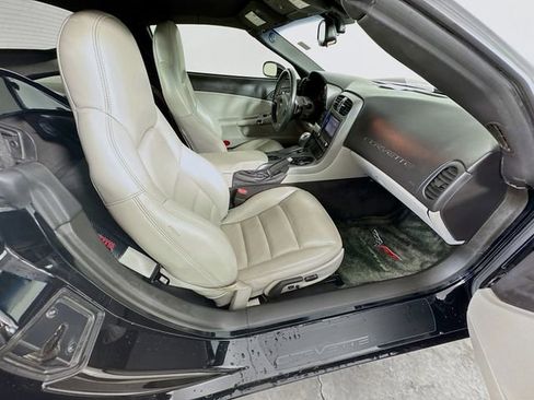 Used 2006 Chevrolet Corvette Base w/ Preferred Equipment Group image 29