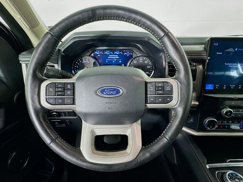 Used 2022 Ford Expedition Max XLT image 16