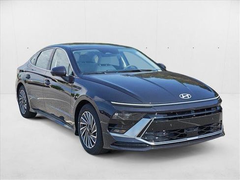 New 2025 Hyundai Sonata Limited image 7