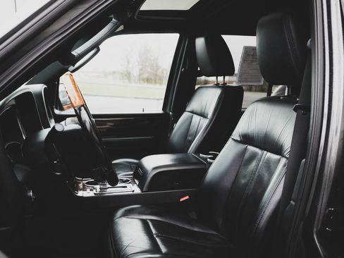 Used 2017 Lincoln Navigator Select image 22