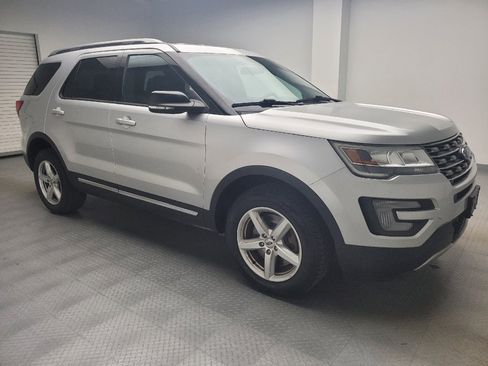 Used 2017 Ford Explorer XLT AWD/4WD image 11