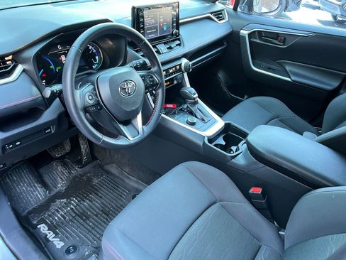 Used 2021 Toyota RAV4 SE image 10