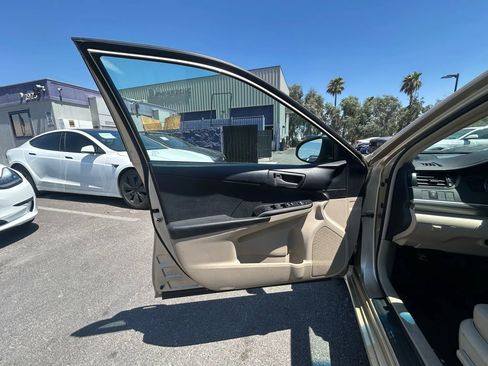 Used 2012 Toyota Camry LE image 8
