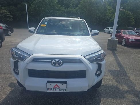 Used 2023 Toyota 4Runner SR5 Premium w/ Moonroof Package AWD/4WD image 2