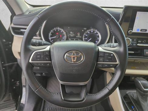 Certified 2023 Toyota Highlander XLE image 15