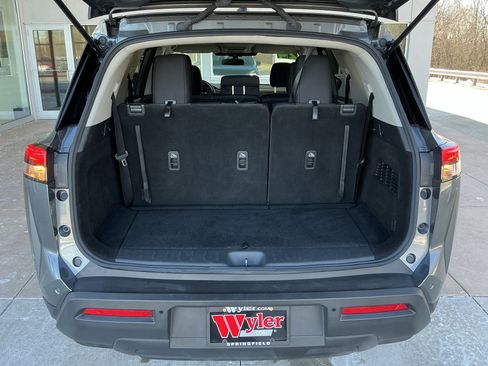 Used 2024 Nissan Pathfinder S image 24