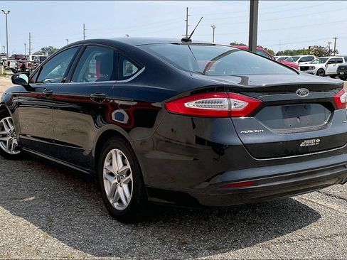 Used 2013 Ford Fusion SE FWD image 3