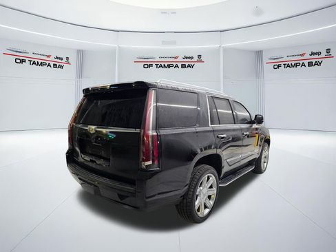 Used 2019 Cadillac Escalade Luxury AWD/4WD image 6