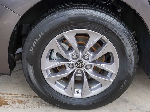 Used 2024 Toyota Sienna LE image 11