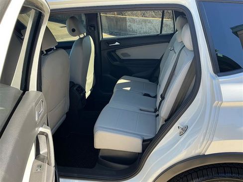 Used 2019 Volkswagen Tiguan SEL Premium R-Line AWD/4WD image 30