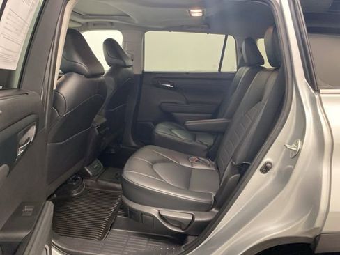 Used 2022 Toyota Highlander XLE image 20