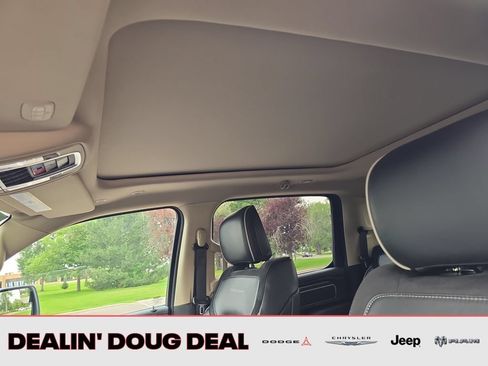 Used 2019 RAM 1500 Laramie AWD/4WD image 23