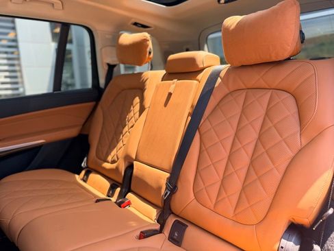 Used 2025 BMW X7 xDrive40i w/ Premium Package AWD/4WD image 15