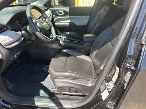 Used 2025 Jeep Compass Limited AWD/4WD image 13