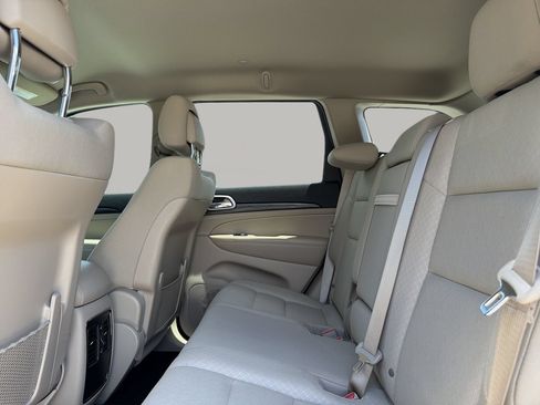 Used 2020 Jeep Grand Cherokee Laredo RWD image 16