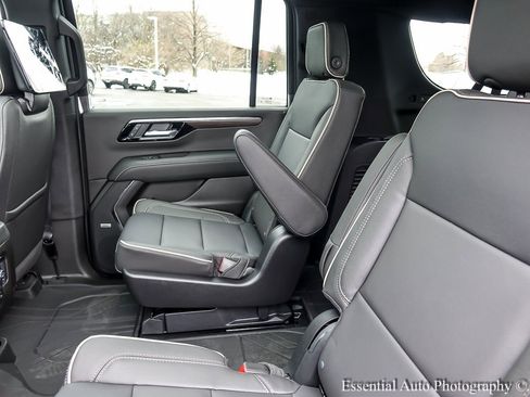 New 2026 Chevrolet Suburban Premier image 14