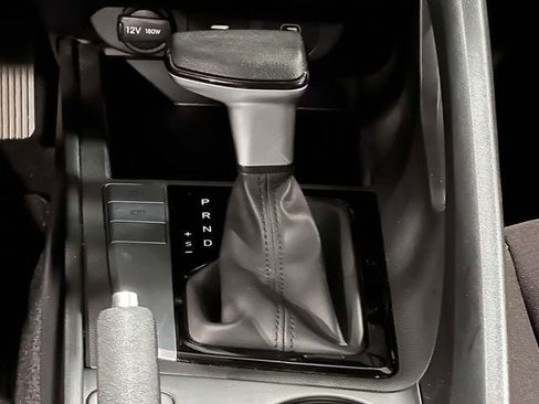 Used 2024 Hyundai Elantra SEL image 24