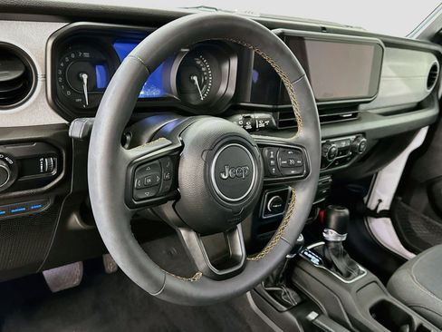 Used 2024 Jeep Wrangler Unlimited w/ Convenience Group AWD/4WD image 18