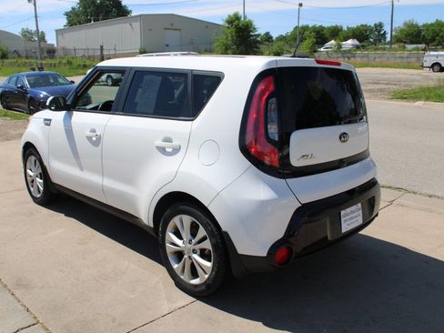 Used 2016 Kia Soul + FWD image 6