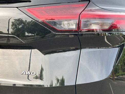 Used 2025 Nissan Rogue SV image 13