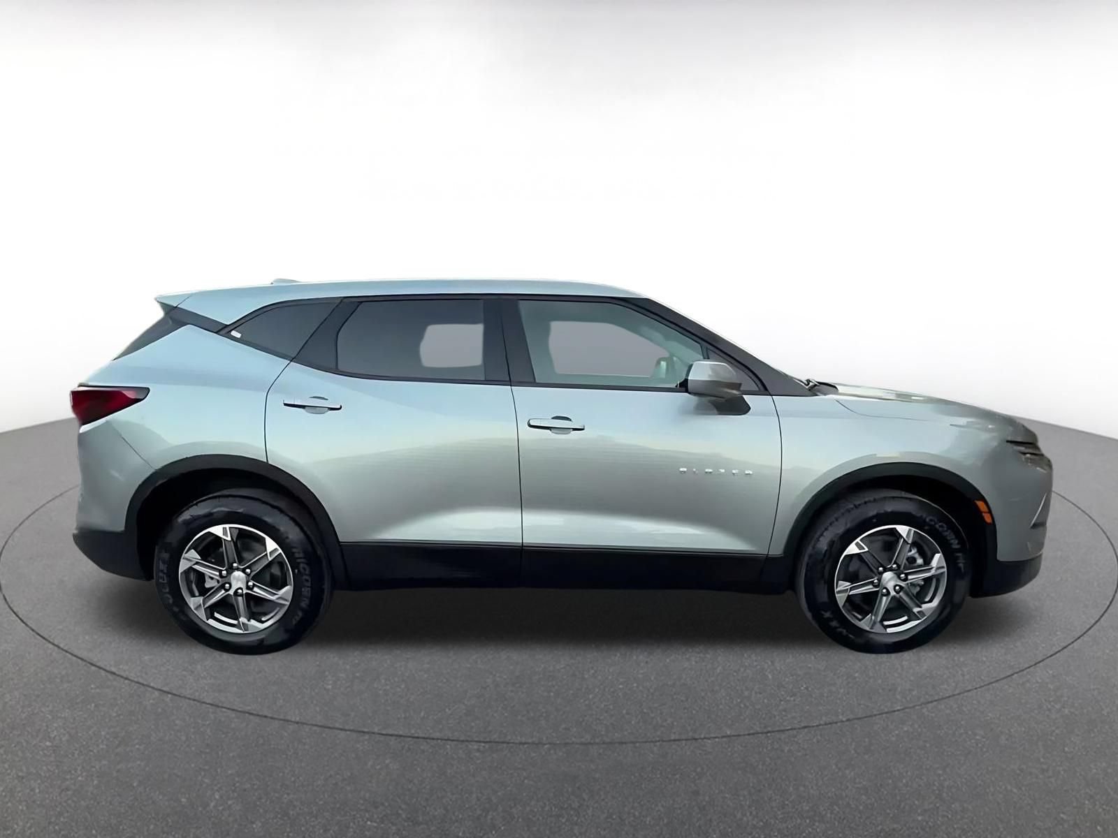 Used 2025 Chevrolet Blazer LT FWD image 15