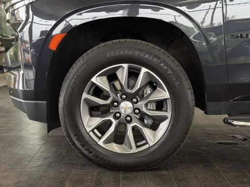 Used 2024 Chevrolet Suburban LT w/ Luxury Package AWD/4WD image 24