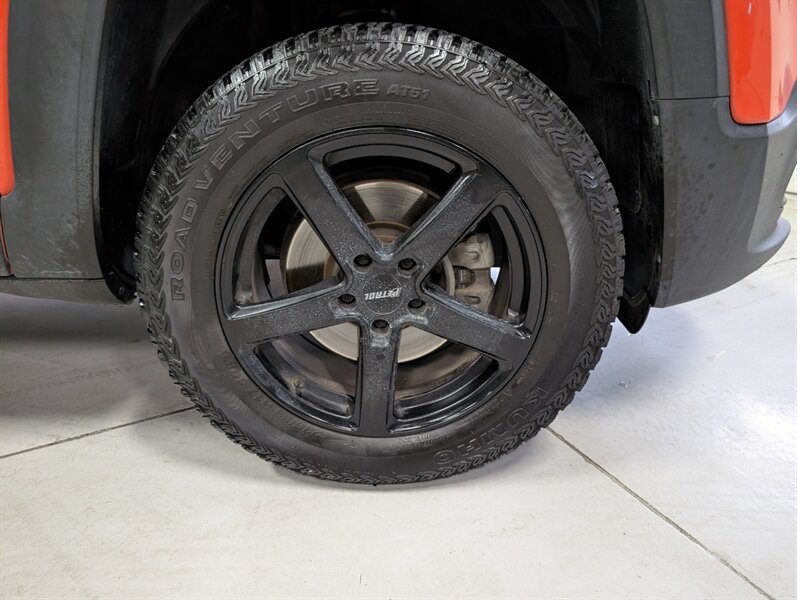 Used 2017 Jeep Renegade Sport w/ Power & Air Group FWD image 12