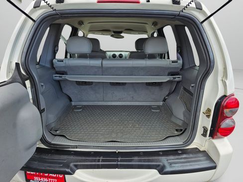 Used 2005 Jeep Liberty Limited image 16