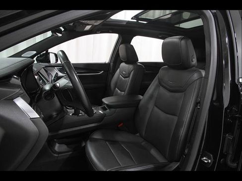Used 2024 Cadillac XT5 Premium Luxury w/ Technology Package AWD/4WD image 5