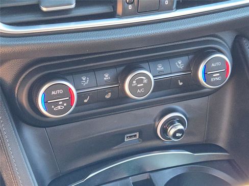 Used 2024 Alfa Romeo Stelvio Sprint image 31