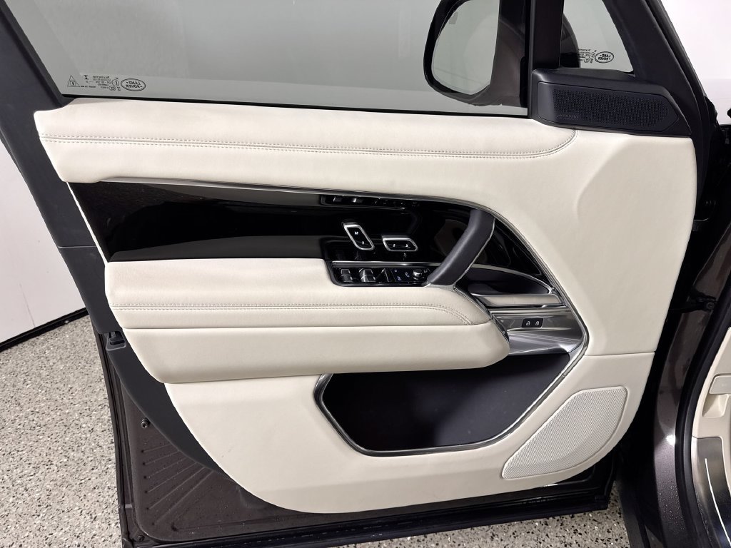 Used 2025 Land Rover Range Rover SE AWD/4WD image 13
