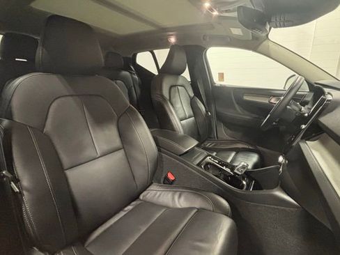 Used 2022 Volvo XC40 T5 Inscription w/ Climate Package image 17