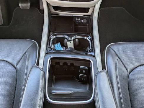 Used 2022 Chrysler Pacifica Limited FWD image 23