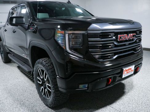 Used 2024 GMC Sierra 1500 AT4 w/ Technology Package AWD/4WD image 5