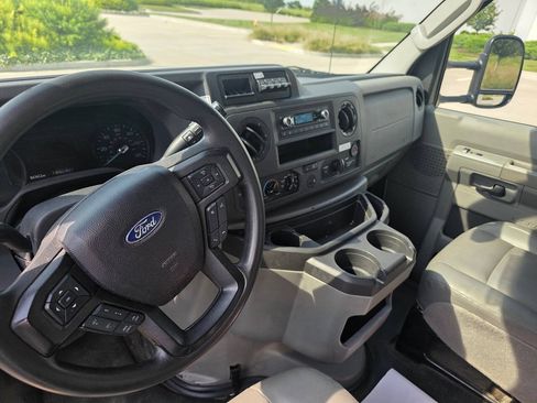 Used 2022 Ford E-350 and Econoline 350 Super Duty RWD image 26